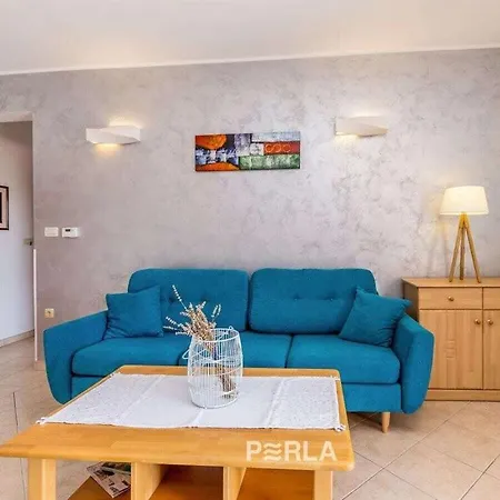 Tatil Evi Nicki With Sea View And Pool Pinezići