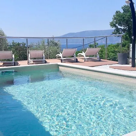 Nicki With Sea View And Pool * Pinezići