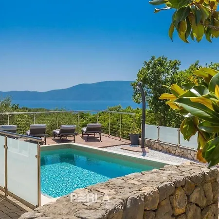 Nicki With Sea View And Pool