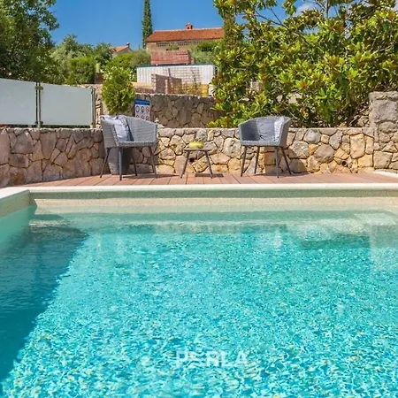 Nicki With Sea View And Pool